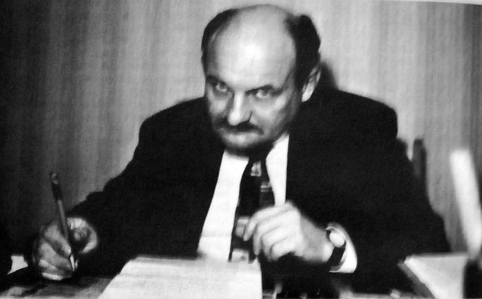 gerb-mezhdu-proshlym-i-budushhim1